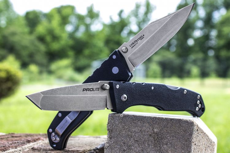 Folding Knife vs Fixed Blade